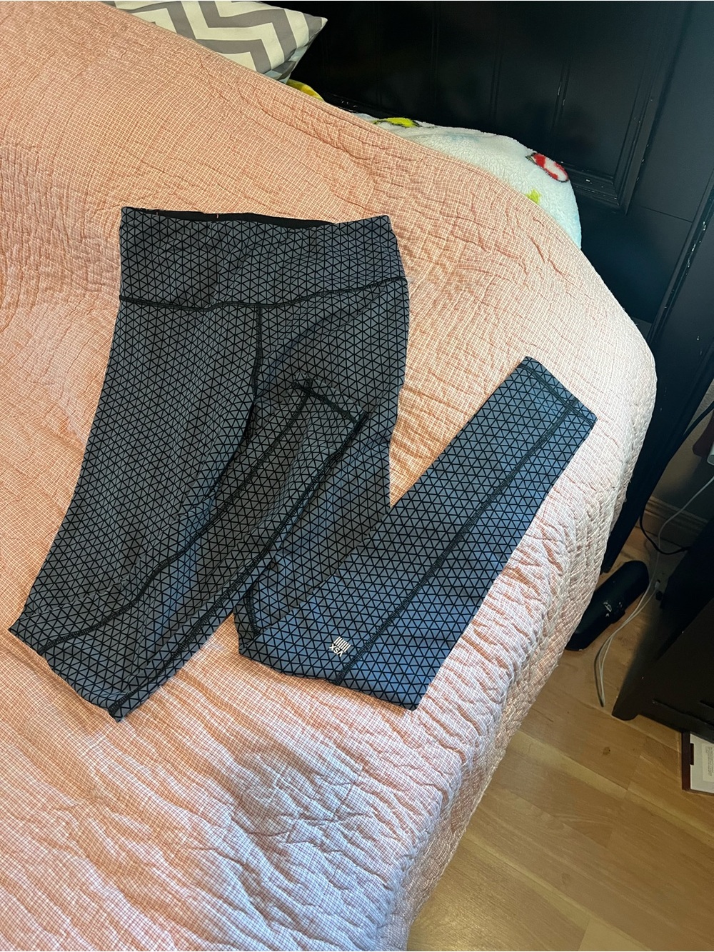 Victoria's Secret VSX Sport Black & Pink Geometric Leggings